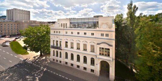 Jaracza Prestige, odrestaurowany zabytkowy budynek w centrum